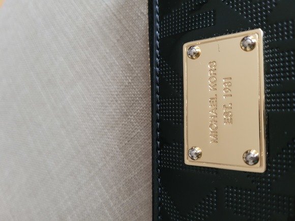 Micheal Kors Wallet - Picture 5 of 8